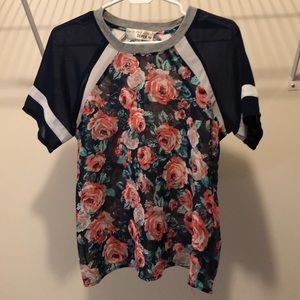 Womens medium sheer short sleeve shirt from Derek Heart